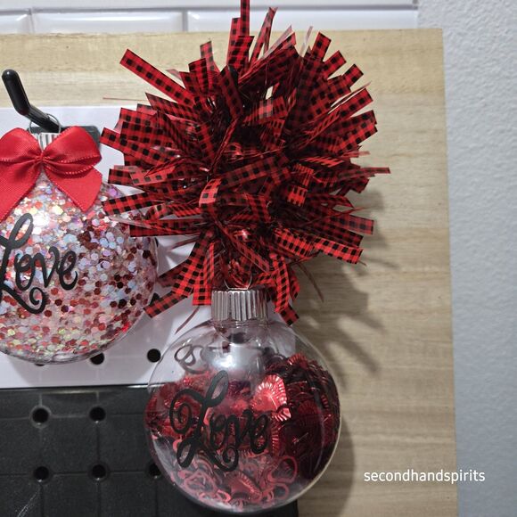 4 Round Love Ornaments Valentines Day Or Christmas Gifts - Picture 5 of 5